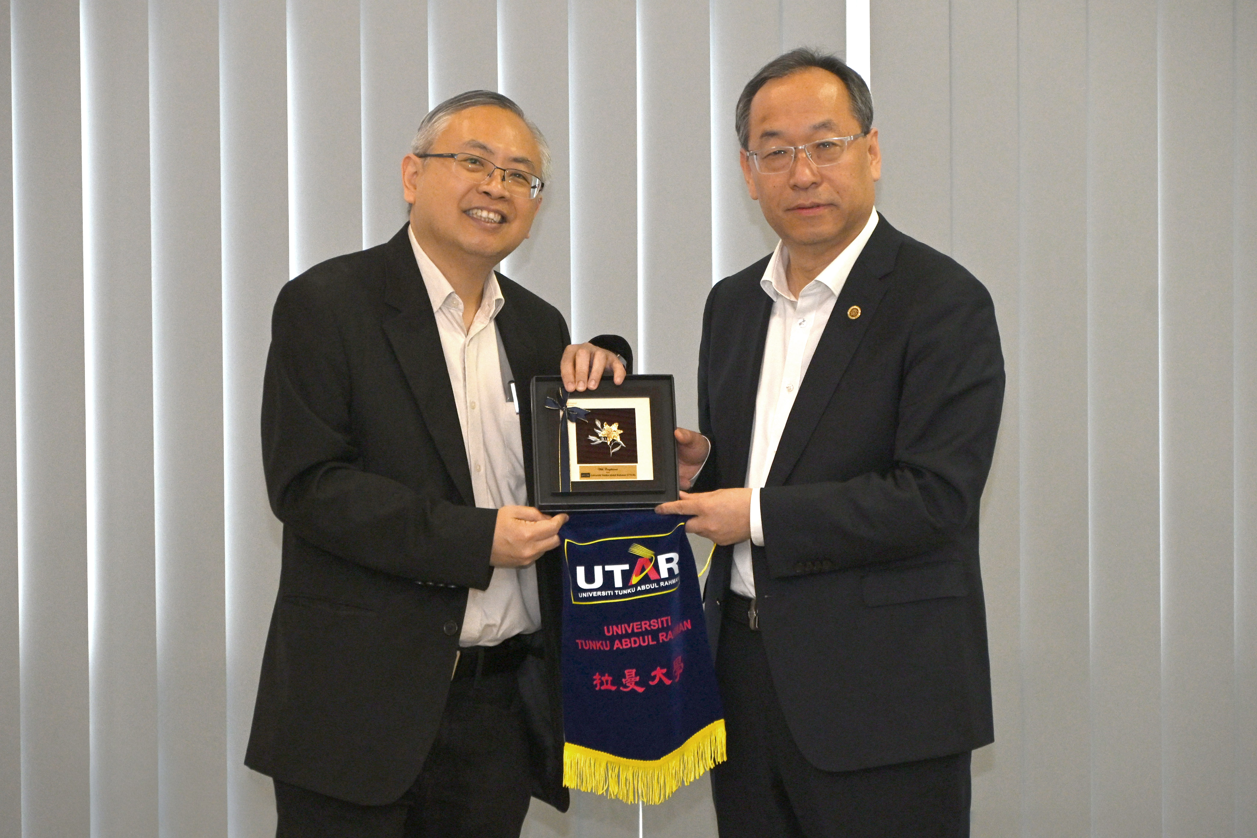 Souvenir exchange session