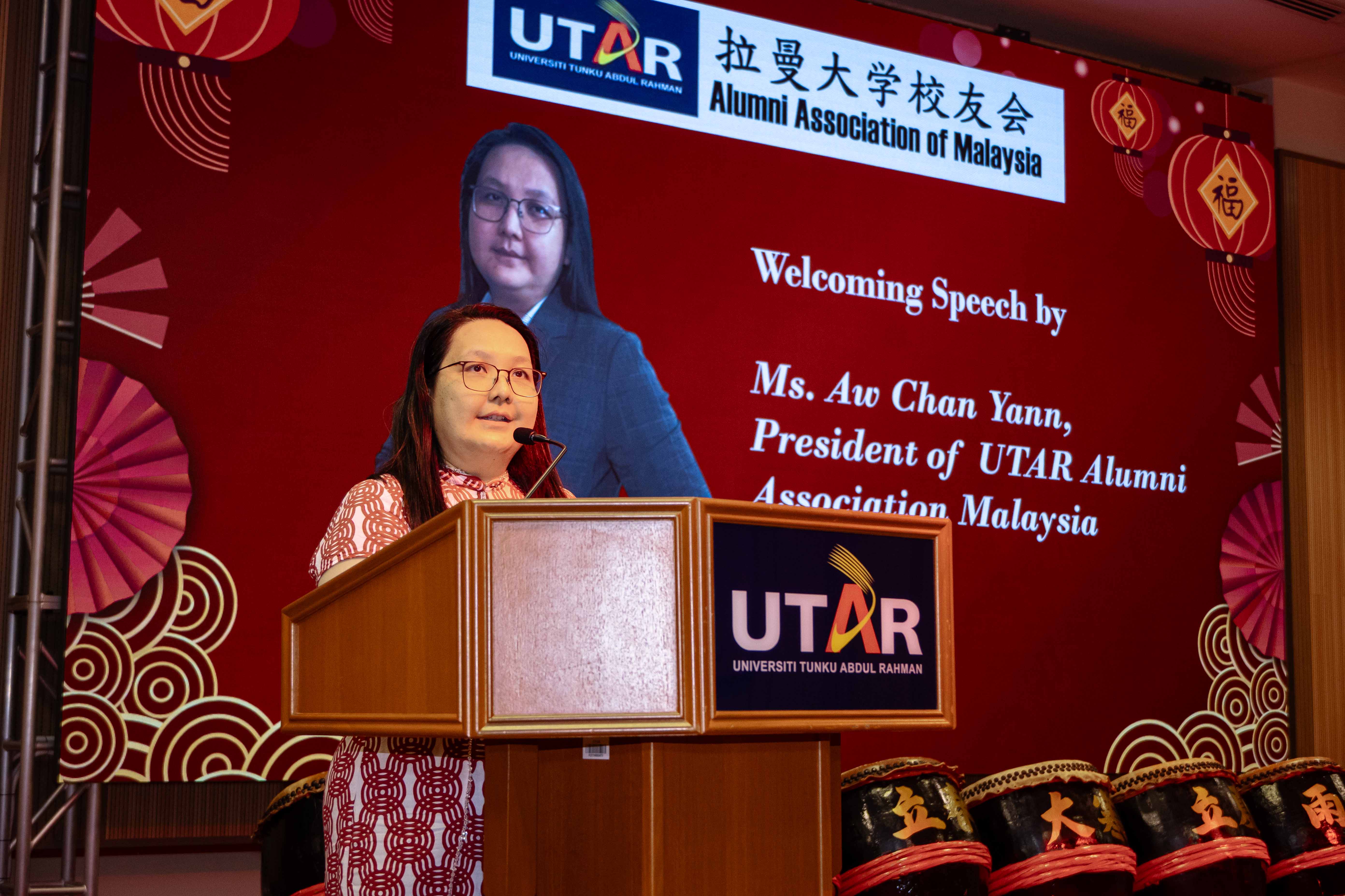 Ms Aw explaining the importance of alumni connections