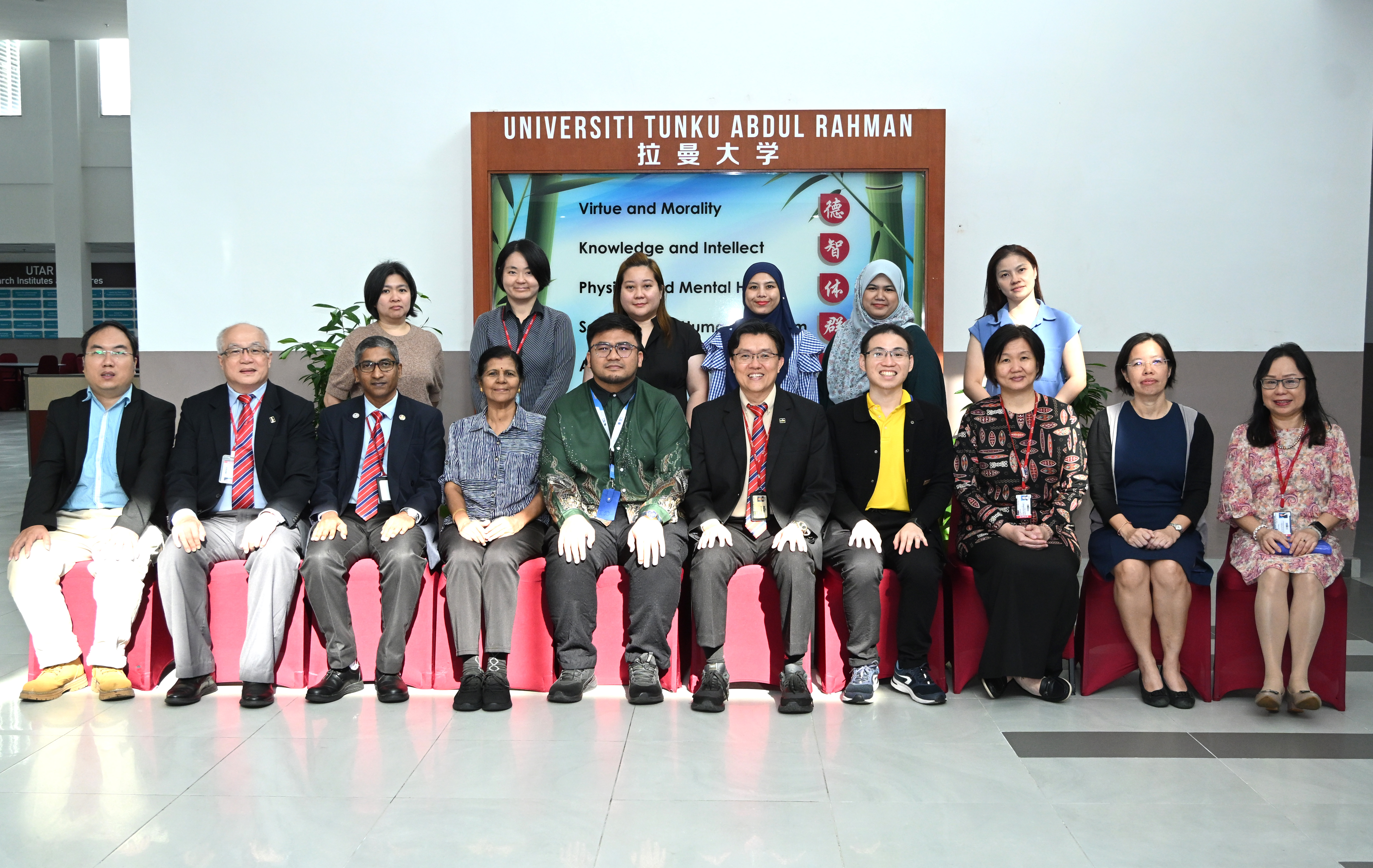 Front row, from left: Division of Sustainability and Strategic Management Acting Director Ir Prof Ts Dr Bernard Saw Lip Huat, MK FMHS Dean Prof Dr Thong Meow Keong, Dr Gobi, Pn Rajalekshmi, En Hadie Aizzat, Prof Goi, Mr Goh, Registrar Ms Loh Siaw Yien, Division of Finance Director Ms Loh Lee Mooi and Division of Human Resource Director Ms Marchie Lim Pin Sim