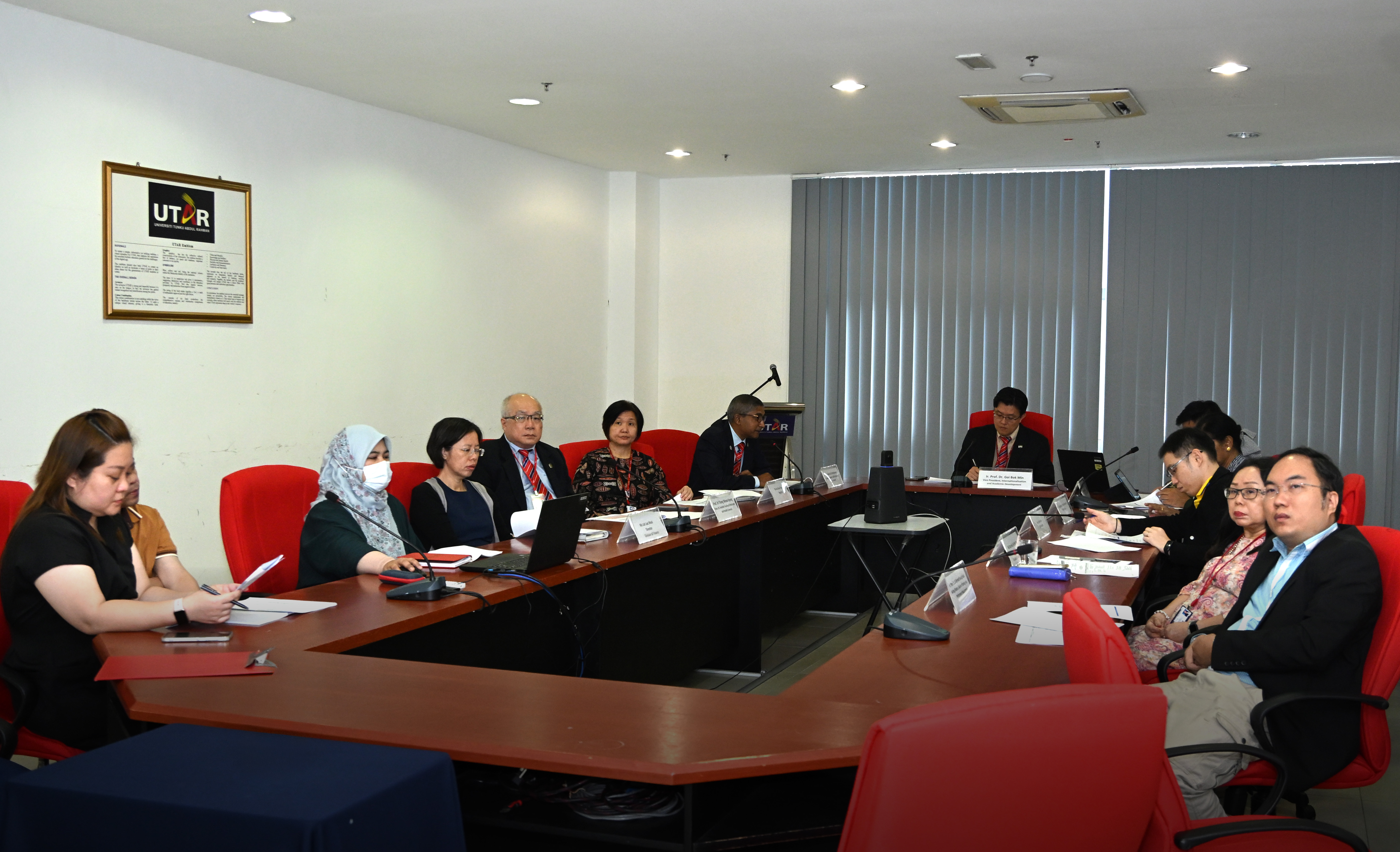 Prof Goi (middle) chairing the opening meeting