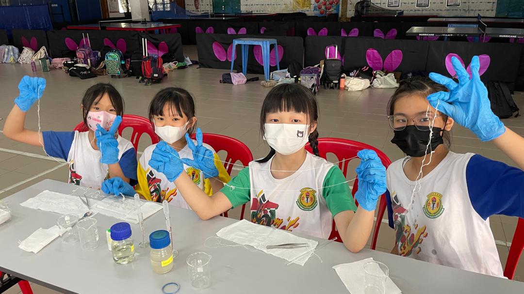 Students conducting a nylon-making experiment during the STEM Activity Series organised by UTAR  